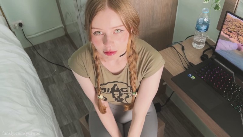 Заставил сосировать симпатичную девку. Гад какой / I made my friends girlfriend suck and cum on her face to keep her secret