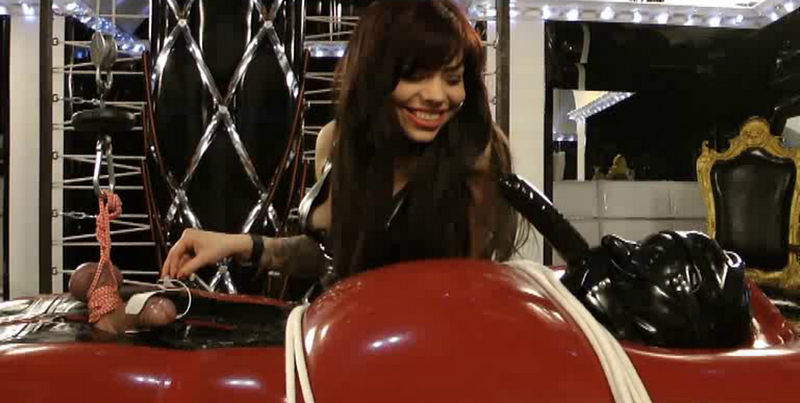 Lady Ashley : Black Rubber Part 3 (Rubber-Empire) SD 576p