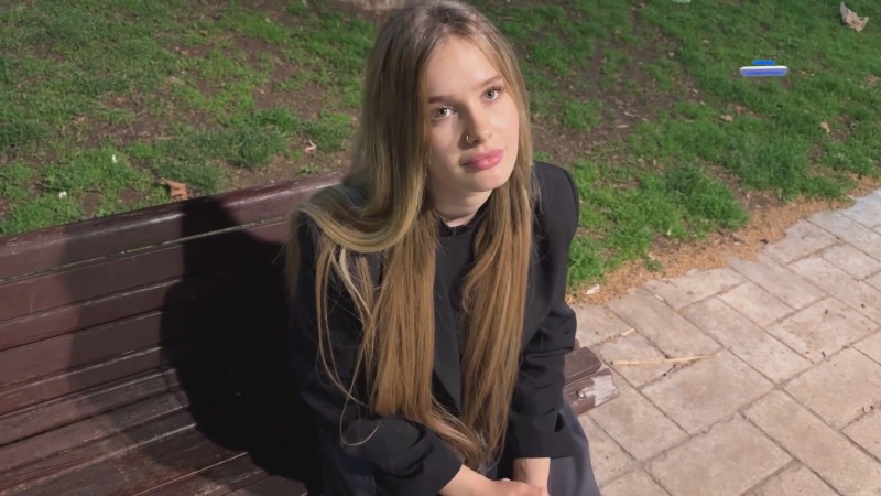 Сисястая куматозница в соплях / Girl needs help. What would you do in this situation