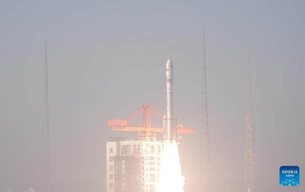 Китай вывел на орбиту экспериментальные спутники