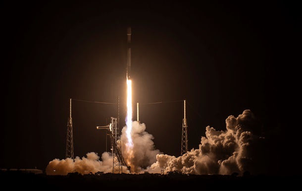 SpaceX запустила капсулу для повторного входа в атмосферу