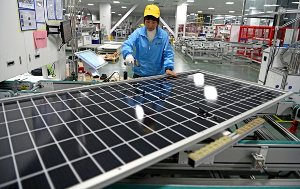 США ввели пошлины до 3521% на импорт солнечных батарей из Азии