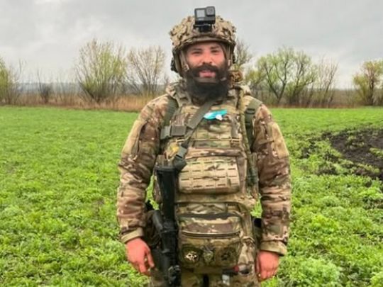 «Зігнутий, як дєд»: відомий гуморист та військовий став на ноги після важкого поранення (фото)