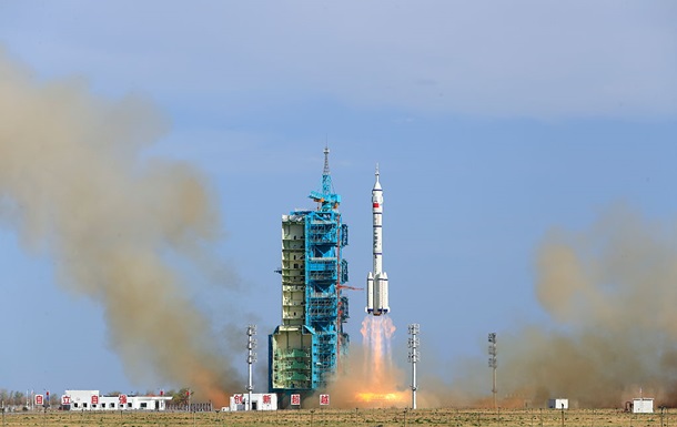 Космический экипаж КНР отправился на станцию Тяньгун