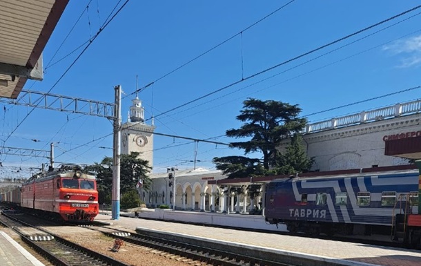 Россия запустила в Крым через оккупированные территории контейнерный поезд
