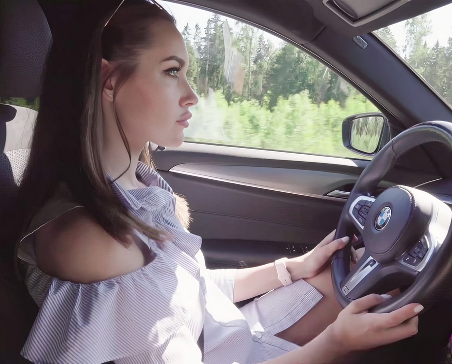 Luxury Girl - Sex With a Hottie in a BMW (HD/654 MB)