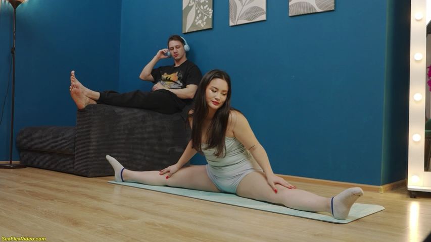 Amelia Ost - Chubby Gymnast Anal Fucked