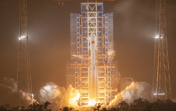 Китайская ракета вывела на орбиту аппараты для космических вычислений