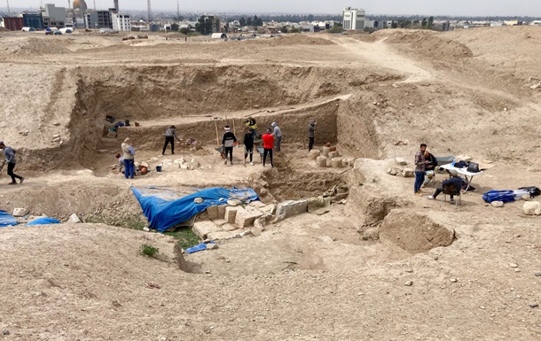 В Ираке обнаружили рельеф с изображением последнего ассирийского царя