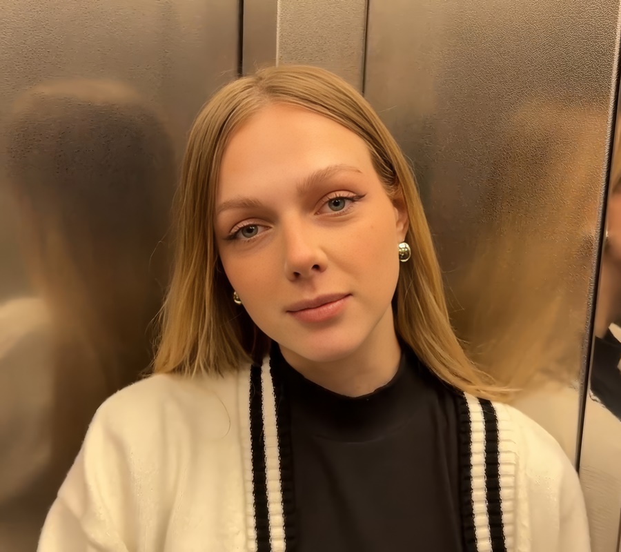 Arisha Mills Met A New Neighbor In The Elevator And Invited Her To My Place For Sex FullHD 1080p