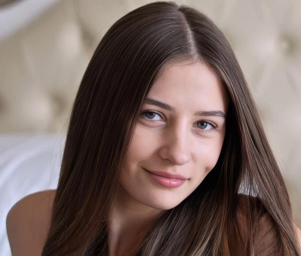        Elina Lizz