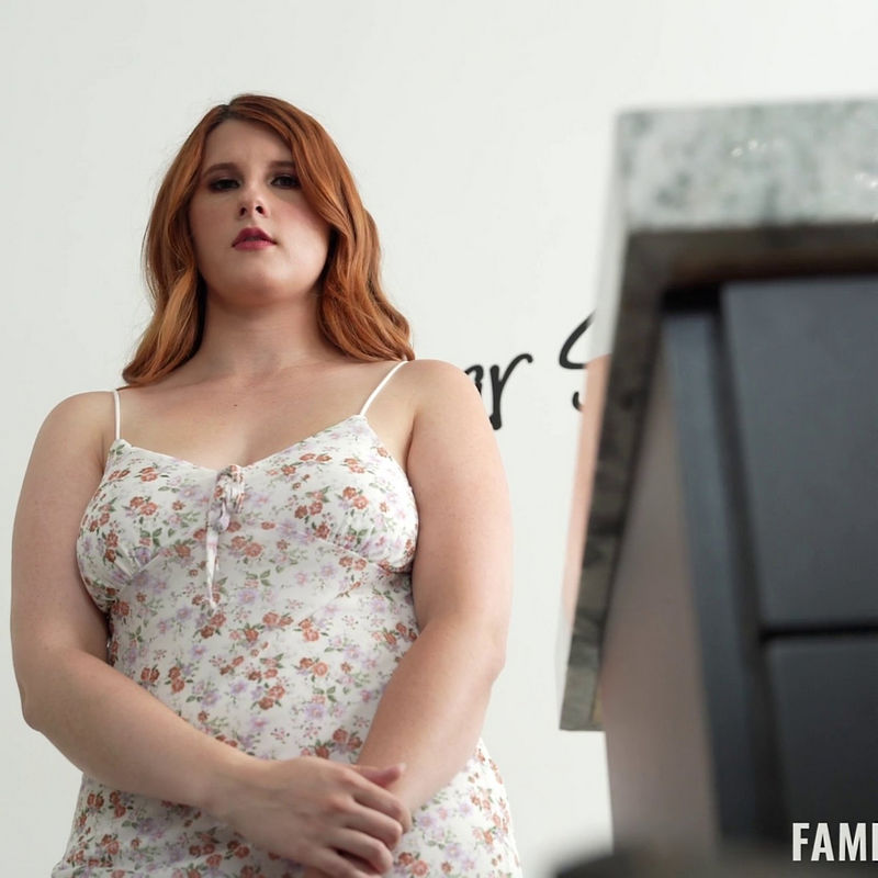 FamilyStrokes/TeamSkeet: Bess Breast Behind The Kitchen Counter [FullHD 1080p]