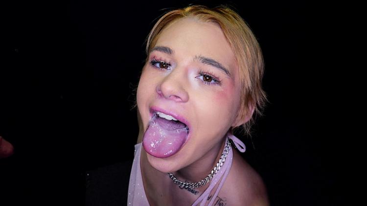 Chloe Knox  - Chloe Knox s First Gloryhole