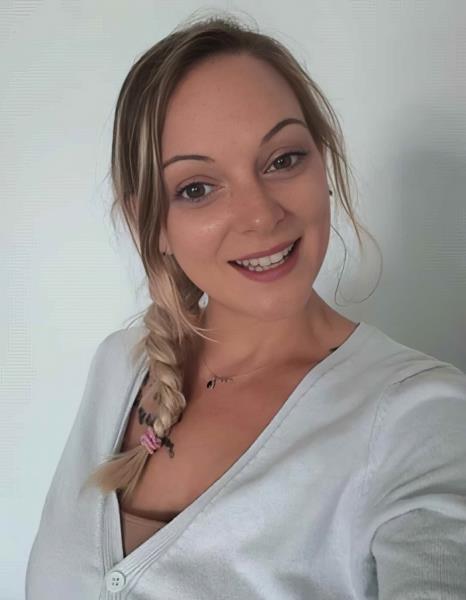 French Milf Cheats On Husband With Stranger In Small Town  (FullHD)