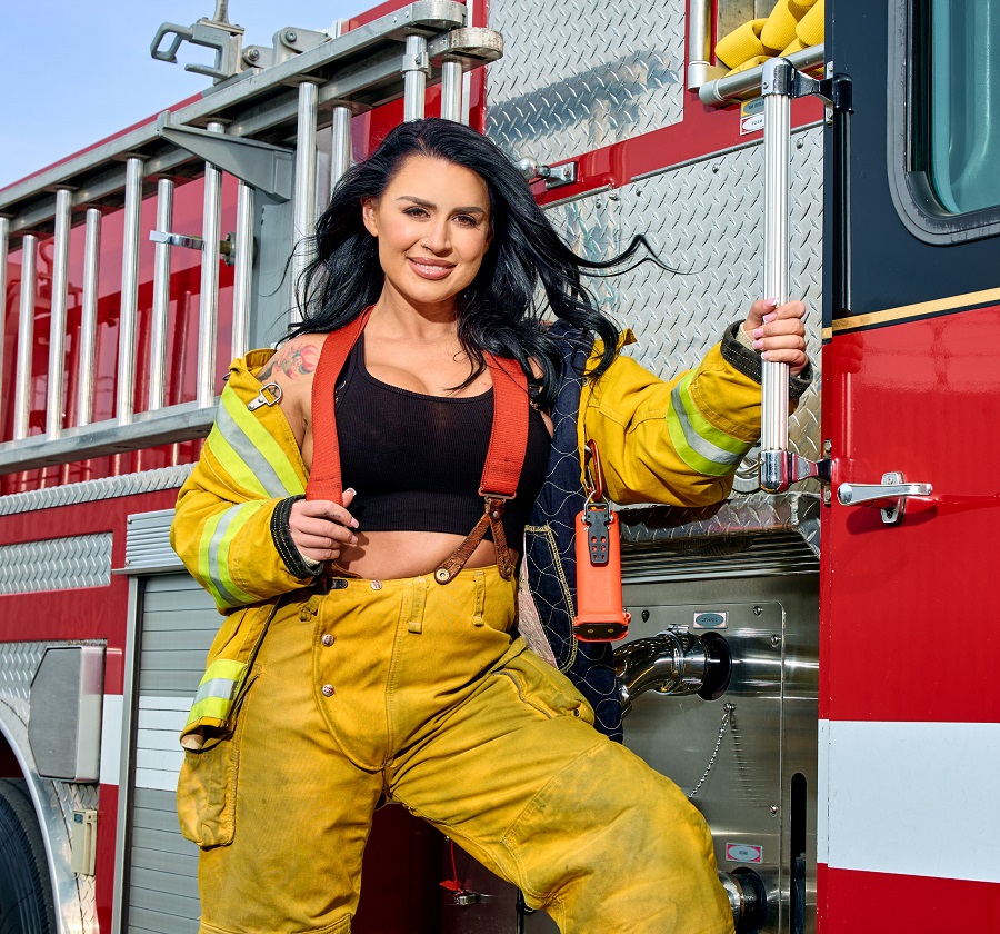 Eva Angelina - Hot Milf Gang Banged By Firefighters (HD/2.04 GB)