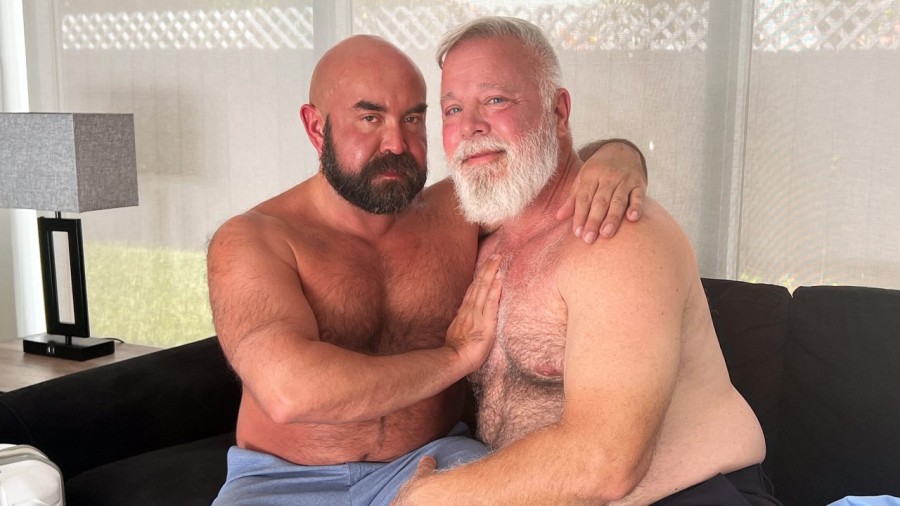Older4Me - Roommates for One Night
