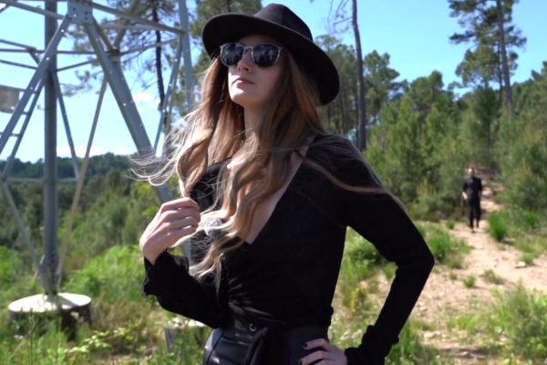 Katya - 33 years old, saleswoman in Paris!