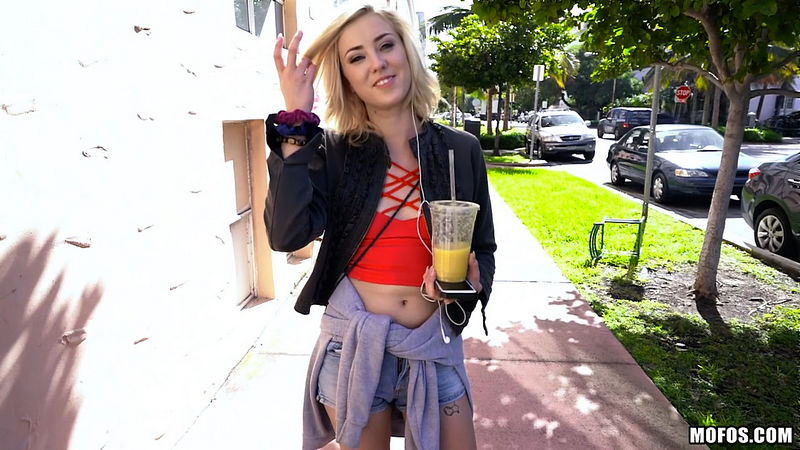 Haley Reed : Backyard Sex Adventure (PublicPickUps/Mofos) HD 720p
