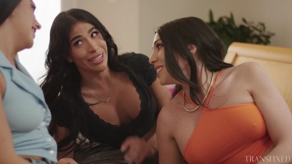 Kasey Kei, Gal Ritchie, Avery Lust - Enjoying The New Bed