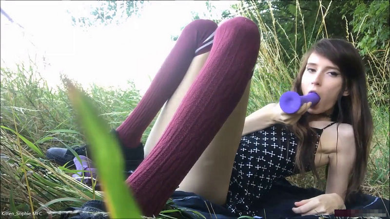 ihatethebeach - Field Nympho (manyvids) HD 720p