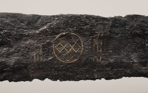 В Нидерландах нашли редкий тысячелетний меч с символами верности