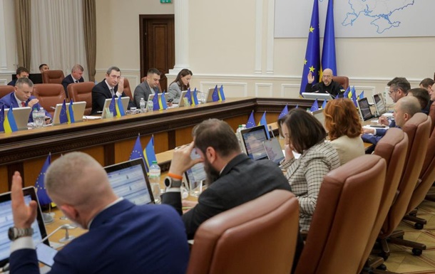 Правительство решило увеличить расходы на 449 млрд