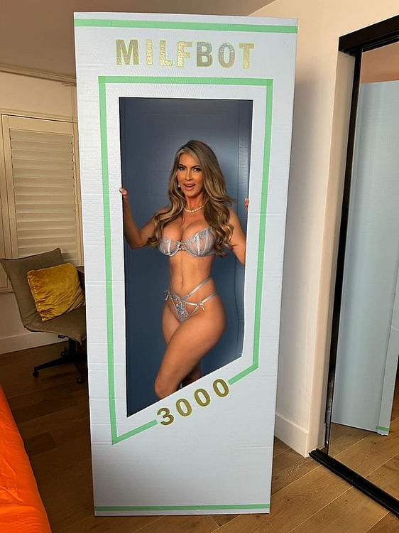 BrazzersExxtra/Brazzers: Gigi Dior(MILFBot 3000) [FullHD 1080p]