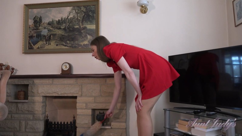 Alice Maze - POV : Watching Your Stepmom Alice Leads to Jerk Off Instruction & Mutual Masturbation