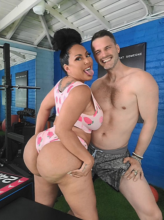 Kiara Mia  Curvy Milf Fucked By Her Gym Trainer (OnlyFans/PornBox) FullHD 1080p