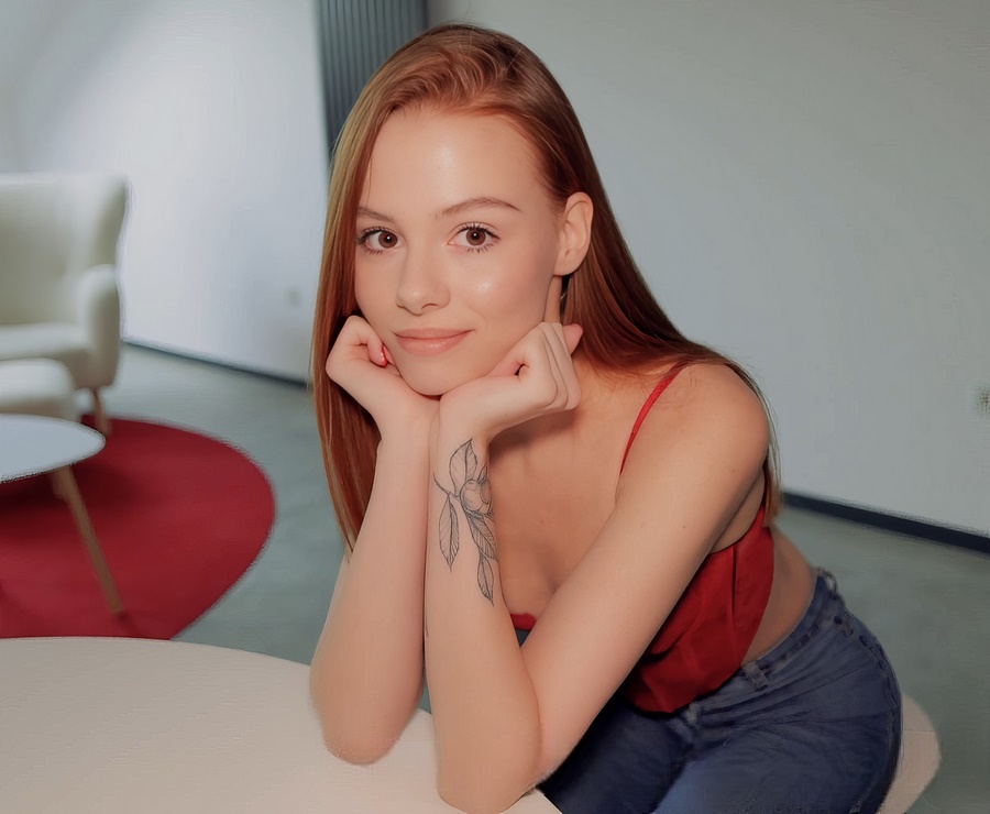 Arina Fox Board Game With Stepsister Ends In Bedroom Sex