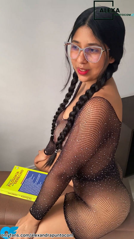 Latina Influencer ??? Pornstar Fucks Fan  She Gives Me An Autograph And a Good Pleasant Fuck Alexapuntocom (Onlyfans) SD 1924p