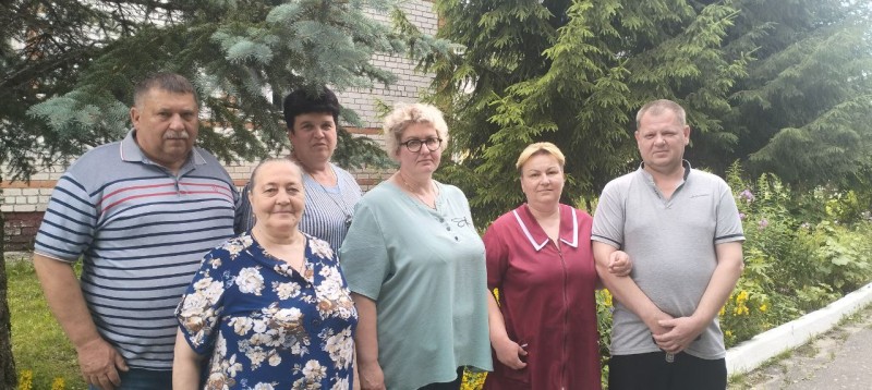 слева направо: Шелякин В. А. Лазовская В. Л. Шелякина Н. И. Николаева Н. А. Казакова О. Л. Казаков А. В.