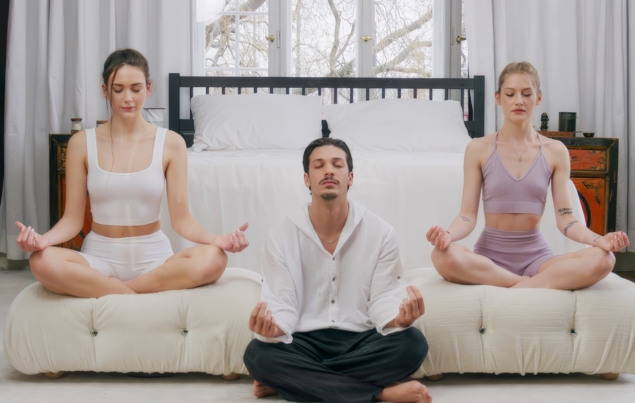 Tiffany Tatum, Vixi Rafi Tantric Yoga Teacher Sex With Flexible Female Students