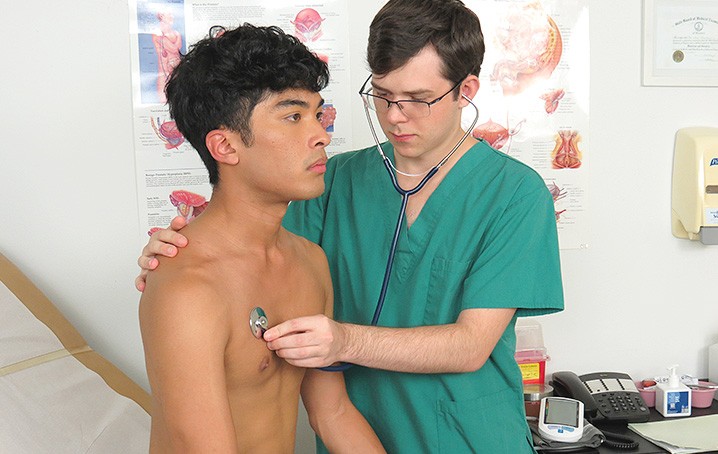 CollegeBoyPhysicals - Dakota Lovell & Matteo Gomez - Mateo Ejaculates To Help With Headaches