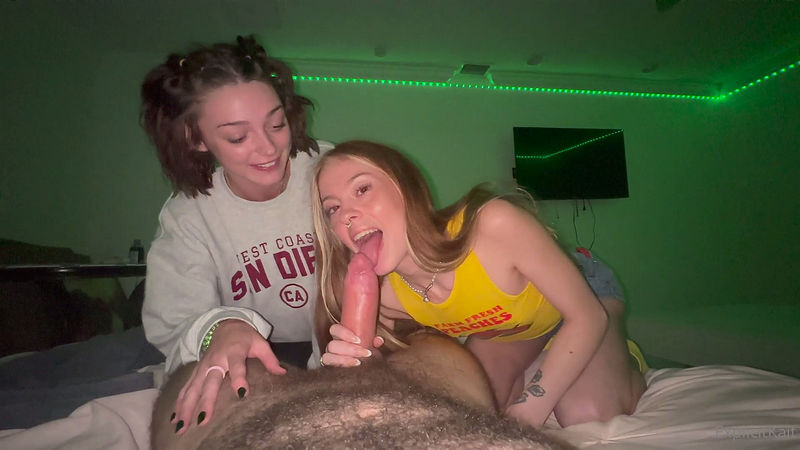 OnlyFans: Shrooms Q, Explicit Kait (shrooms_q + Explicitkait - Threesome Sex Tape ) [FullHD 1080p]