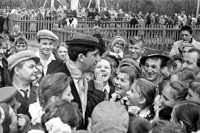         1962 