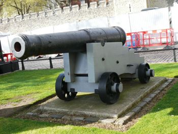 1800 12 Pounder Cast Iron Wooden Garrison Carriage Walk Around