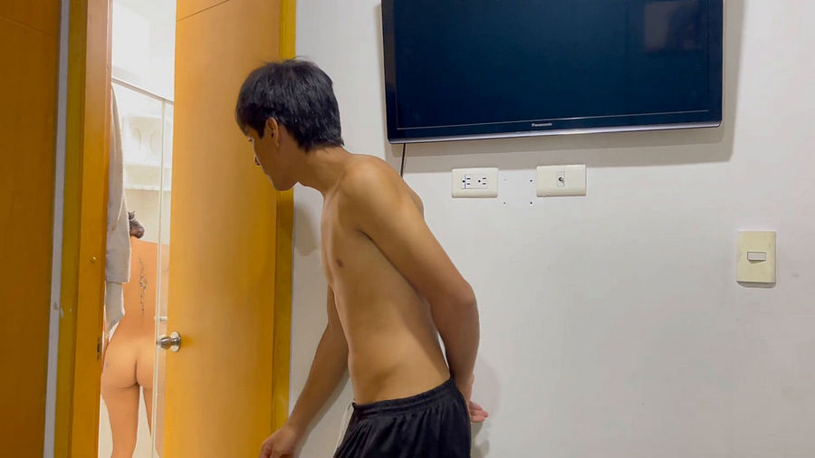 Espio a Mi Hermanastra Mientras Toma Un Rico Bano y Termino Corriendome En Su Boca Julianapalvin (Onlyfans) FullHD 1080p