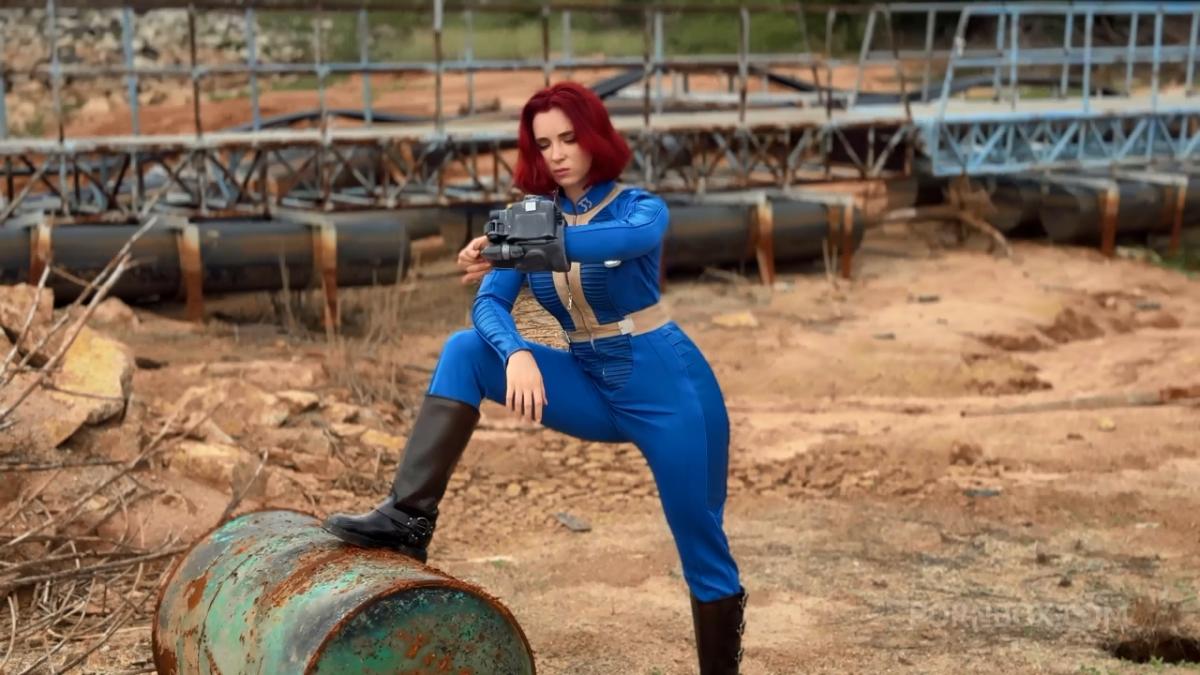 Sweetie Fox - Fallout Cosplay - Redhead Beauty Rough Fucks with Stranger and Receives Two Cumshots on the Face and Ass