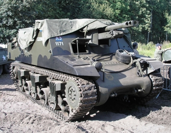 Self-propelled 25pdr Sexton Walk Around