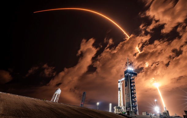 SpaceX запустила в космос 28 спутников Starlink