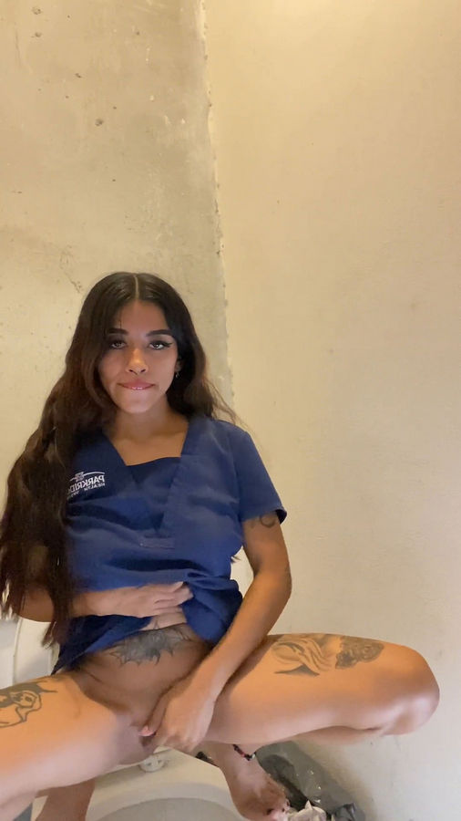 Sexo Arriesgado En El Trabajo , Todo Por Un Aumento Yaresita Small (Onlyfans) SD 1920p