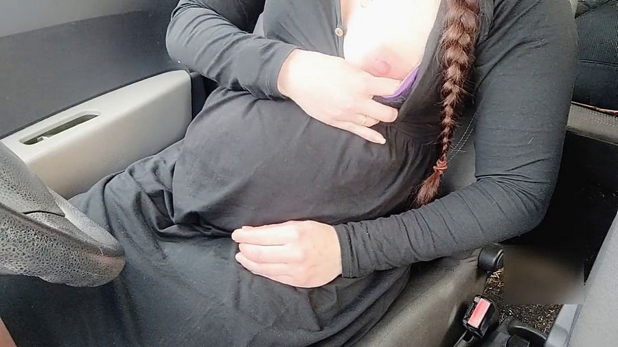 PREGNANT WOMAN PLAYS WITH HER PUSSY IN HER CAR Emiamateur (Onlyfans) HD 720p