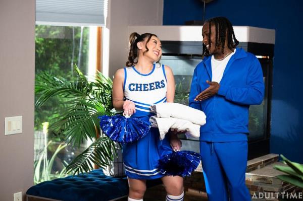Kimmy Kimm - Cheerleader's Hot Shower [UltraHD 4K 2160p]