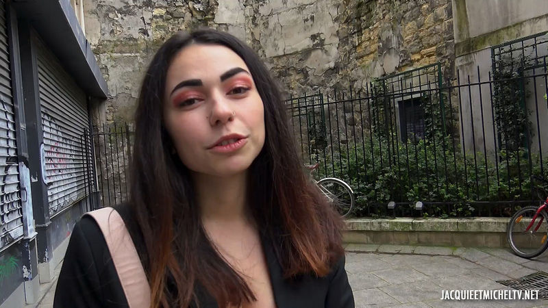 Ashley, 21, student in Italian in Poitiers! (JacquieEtMichelTV/Indecentes-Voisines) FullHD 1080p