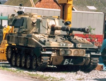 Self-propelled Abbot FV 433 Walk Around