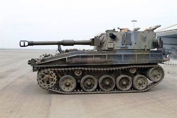 Self-propelled Abbot FV 433 Photos