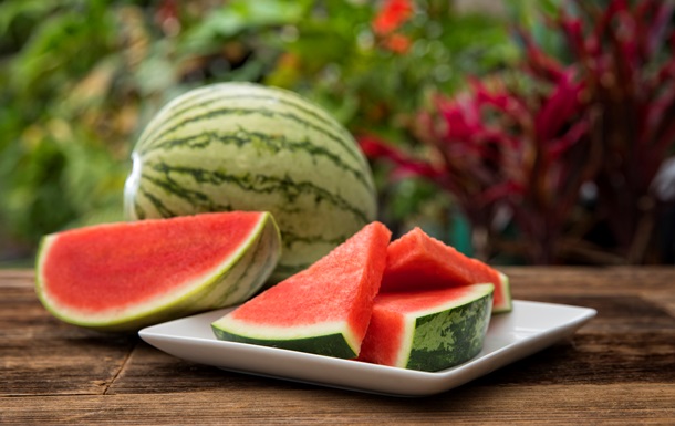 В Украине продолжают дешеветь арбузы