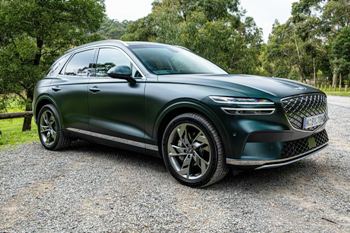 Genesis Electrified GV70 Performance AWD (2023) Walk Around