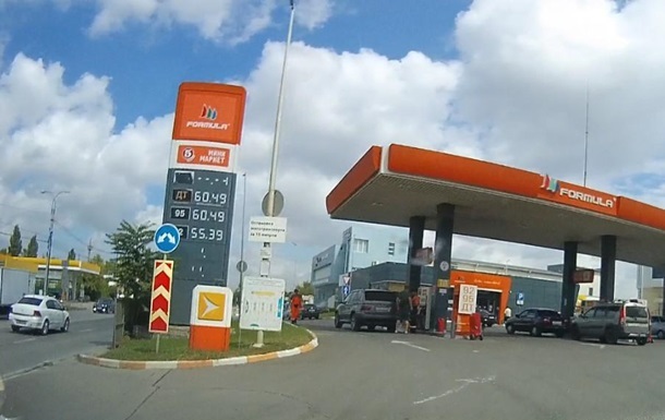 В Крыму начали продавать бензин по талонам